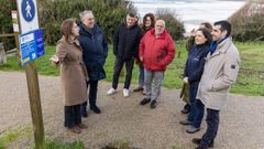 La conselleira y Bel&eacute;n do Campo, durante su visita a Cai&oacute;n con la corporaci&oacute;n