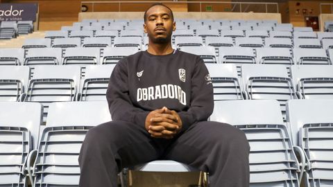 Micah Speight, en una de las butacas del Multiusos de Sar