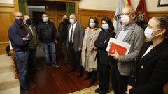 La directiva de la Asociacin Hostelera Compostela en una reciente reunin con el alcalde de Santiago, Xos Snchez Bugallo