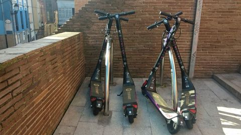 Aparcabicis de la Torre del Reloj, en Cimavilla