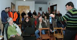 Un momento de la charla en la que se explicaron c�mo hacer y colocar las trampas. 