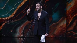 <span lang= gl >Xo&aacute;n F&oacute;rneas, na noite do s&aacute;bado, non auditorio lugu&eacute;s Fuxan vos Ventos, ao agradecer ou premio Mestre Mateo ao mellor actor pola s&uacute;a encarnaci&oacute;n de Castelao non filme &laquo;Antes de n&oacute;s&raquo;.</span>