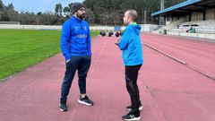 Juan Manuel Olveira, entrenador del Atletismo Ribeira, y �lex Vidal, concejal del PP, compartieron impresiones sobre el estadio.