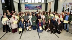Foto de familia tras la clausura de la segunda edici�n de la Universidad S�nior en Cee 