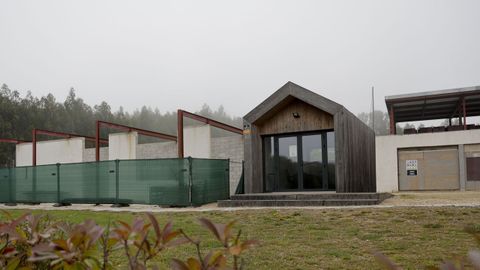 OBRAS PARALIZADAS EN EL AREA RECREATIVA DE BECHE EN ABEGONDO