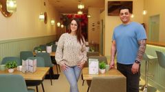 Mar�a Eugenia Dagosto y Eric P�rez, en el nuevo Fika Caf�, que se inaugur� ayer en REy Adbullah, a la vuelta de la esquina del antiguo Fika Bar de Fernando Mac�as 