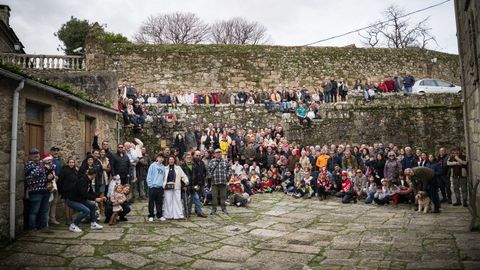 La fiesta de A Covecha suma adeptos y ya hacen falta dos fotos