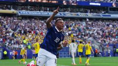 Kylian Mbapp� celebrando uno de sus dos goles en dieciseisavos de final del Mundial ante Suecia