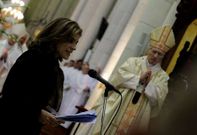 Ana Botella rog� ayer a la patrona de Madrid por los familiares de las j�venes fallecidas.