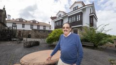 Mario Azpilicueta, fundador de la casa rural Mar de Queo, en Carballo