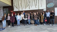 Profesionales y representantes municipales se reunieron ayer en Vimianzo para abordar los pormenores del servicio.