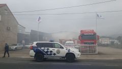 Incendio de un cami�n en un taller de Pontevedra