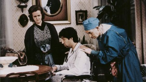En una escena de la serie de televisíon «¿De parte de quién?»