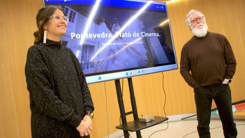 La concejala de Promocin Econmica de Pontevedra, Anabel Gulas, y el funcionario Miguel Lpez, este lunes en el Concello, donde presentaron la Oficina do Cinema