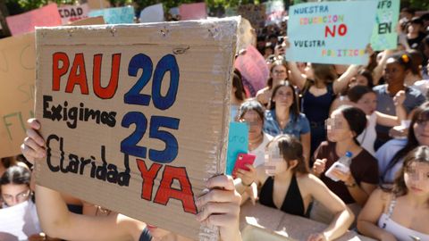 Alumnos de bachillerato en una manifestaci�n sobre las pruebas de acceso a la universidad.