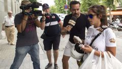 La sobrina de Isabel Pantoja, Anabel, a su llegada al Hospital Infanta Luisa, donde se encuentra ingresada la cantante.