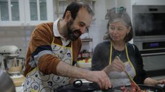 David ha vivido en �vila, Salamanca, Chicago y Londres, y emprendi� en plena pandemia en A Coru�a. En la foto, en julio con la estadounidense Lori, participante en uno de sus talleres. 