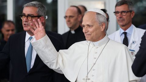 El papa Le�n XIV abandona este s�bado el Policl�nico Gemelli de Roma en veh�culo tras recibir el alta m�dica tres d�as antes de lo previsto