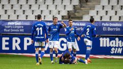 Diegui, en el centro, celebra la victoria en el derbi junto a Mujica, Christian y Grippo