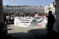 <span lang= es-es >Movilizaciones</span>. Trabajadores de la empresa se concentraron ayer frente al Ayuntamiento y la pr�xima semana har�n una acampada y una marcha. El comit� tambi�n prev� ir a la huelga.