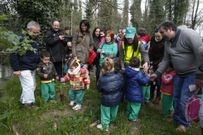 La comunidad educativa de la Escola Infantil Dalila y Vaipolor�o plantaron �rboles en el Gafos. 
