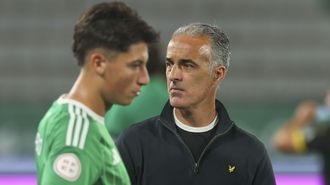 Pablo López, el entrenador del Racing, con Jairo Noriega