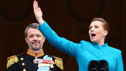 La primera ministra danesa, Mette Frederiksen, proclama el acceso al trono del reyFederico X desde el balcn de la plaza del Palacio de Christiansborg,
