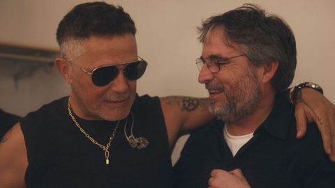 Alejandro Sanz junto a Jordi �vole, en el programa