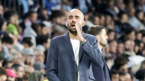 El entrenador del Celta, Claudio Gir�ldez, durante el partido frente al Osasuna.