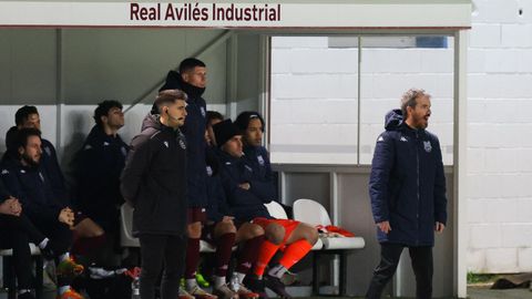 Rub&eacute;n Dom&iacute;nguez en el banquillo de Avil&eacute;s