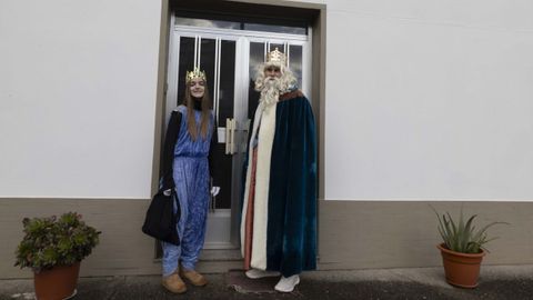 Los Reyes Magos fueron puerta por puerta en O Couto