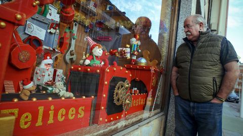 El escaparate de Brico Pestaas recrea el centro logstico de la fbrica de Papa Noel.