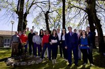 Tania Fa�lde, (con camiseta de rayas), era, seg�n Vence la candidata m�s joven de la lista electoral.