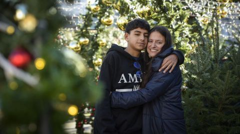 Cecilia, de 34 a�os, y su hijo Juan Pablo, al que dej� cuando ten�a 11 en Colombia y volvi� a ver ahora, que tiene 15.