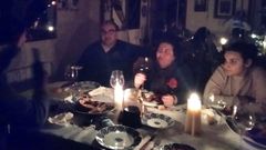 Vecinos de Faxilde celebran la cena de fin de a�o a la luz de las velas