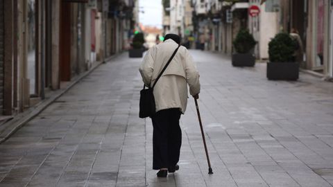 Imagen tomada esta ma�ana en el centro de Ferrol. Los mayores de 70 pueden salir entre las 10 y las 12 horas