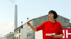 Ana Pont�n, n�mero 1 del BNG por A Coru�a. Sarria, 1977. Milita desde los 17 a�os en el BNG. Empez� como miembro en Galiza Nova, la organizaci�n de las juventudes del mismo partido y lleg� a ser miembro de la Direcci�n de la organizaci�n desde el a�o 2000 al 2004. En la �ltima legislatura fue diputada del Bloque Nacionalista Galego en la Parlamento de Galicia y trabaj� como portavoz de Juventud, Medio Ambiente e Igualdad, adem�s de  ejercer como presidenta de la Comisi�n de Agricultura.