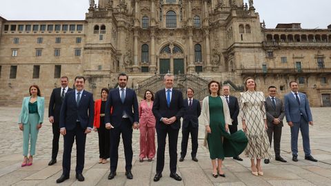 Alfonso Rueda, con los 12 conselleiros de su equipo, la semana pasada.