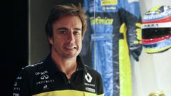 El piloto Fernando Alonso este mi�rcoles en la grabaci�n de un documental en el museo que tiene en el municipio asturiano de Llanera