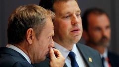 Tusk, a la izquierda, con el primer ministro Estonio, Juri Ratas