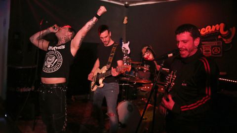 Concierto de The Eskarallas en la Sala Cream de Vilagarc�a