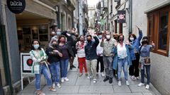 Una calle en la que conviven negocios tradicionales y nuevas tendencias