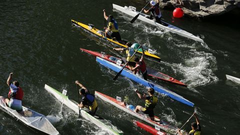 Fiesta de la piragua en O Barco.El Descenso do Sil capt a ms de 200 palistas y a numeroso pblico