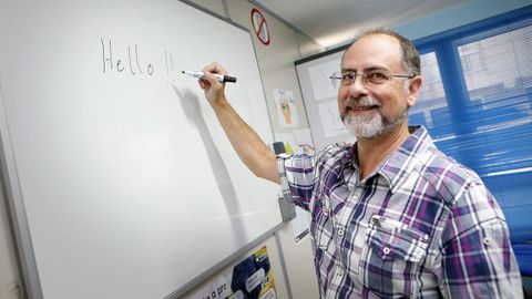 David Figueirido da clases en la academia Liberty en Ribeira
