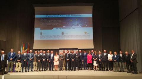 Foto de familia de la Jornada sobre el Corredor Atlntico del Noroeste en Gijn