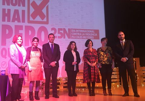 Acto institucional del Principado, en Pravia, por el 25-N