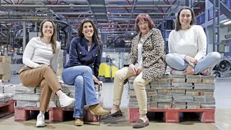 Catuxa Codesido, Sonia G�mez, Mar�a Jes�s V�zquez y Nuria Rodr�guez, en su visita a las instalaciones de La Voz.