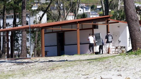 En el chiringuito Argentina Sunset Club, uno de los m�s veteranos de la playa de A Madalena, en Cabanas, continuaban ayer con los preparativos para la vuelta