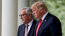 El presidente de EE.UU., Donald Trump, con el presidente de la CE, Jean-Claude Juncker, durante una reunión en Washington, el pasado mes de julio