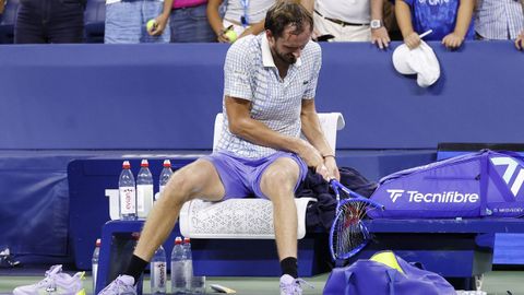 Caos y bochorno en el partido entre Bonzi y Medvedev del US Open